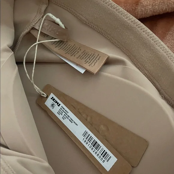 SKIMS Body Hip Enhancing Padded Shorts Shapewear - CLAY - Picture 2 of 4